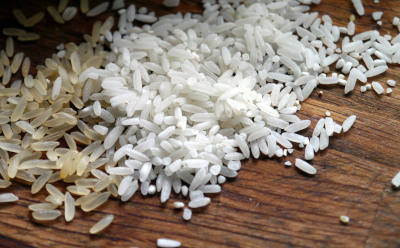 closeup picture of white rice grains