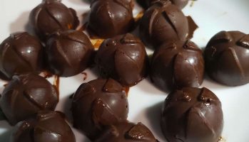 Keto Dark Chocolate Nut Balls