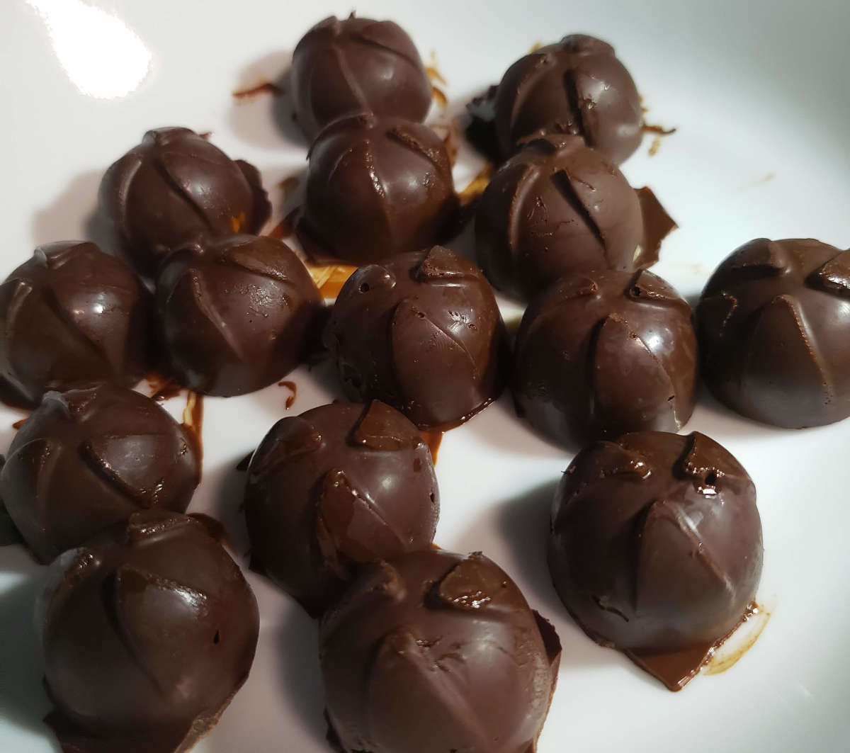 Keto Dark Chocolate Nut Balls