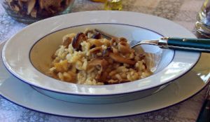 low carb keto "risoto" makes a fantastic holiday side for everyone!