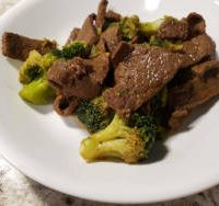 This low carb keto beef & broccoli stir fry is better than take-out! Only 5g net carbs and ready to eat in 20 minutes!